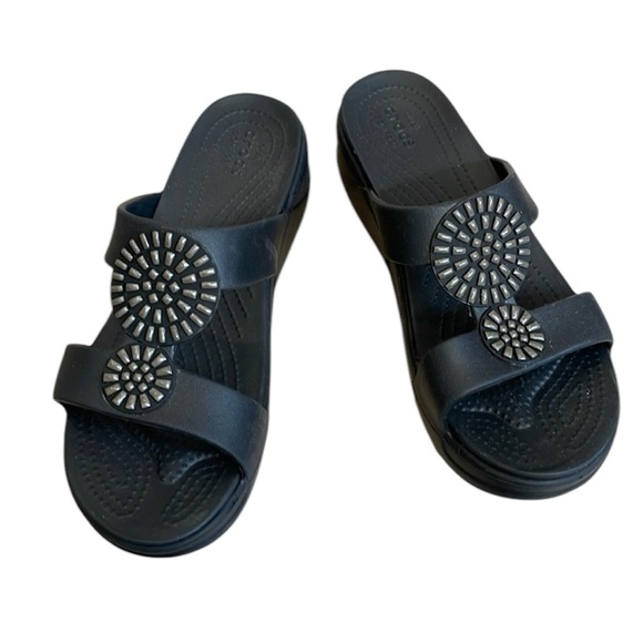 CROCS Shoes - CROCS UEC Women’s Size 9 Black Gary Silver Studs Sandals Dual Comfort